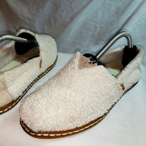 Toms Natural Plush Faux Shearling on Crepe Slip-on Sz 8W